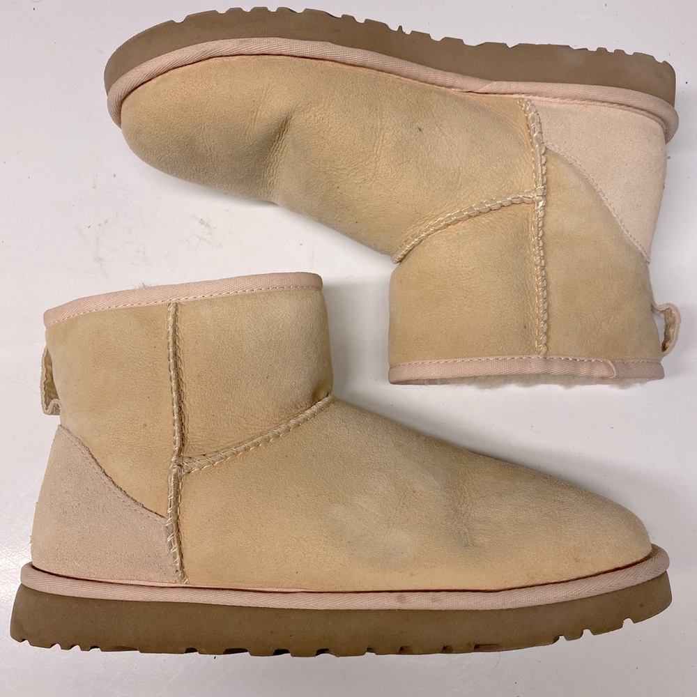 UGG Classic Mini Boots 💥NEW W/O TAGS💥